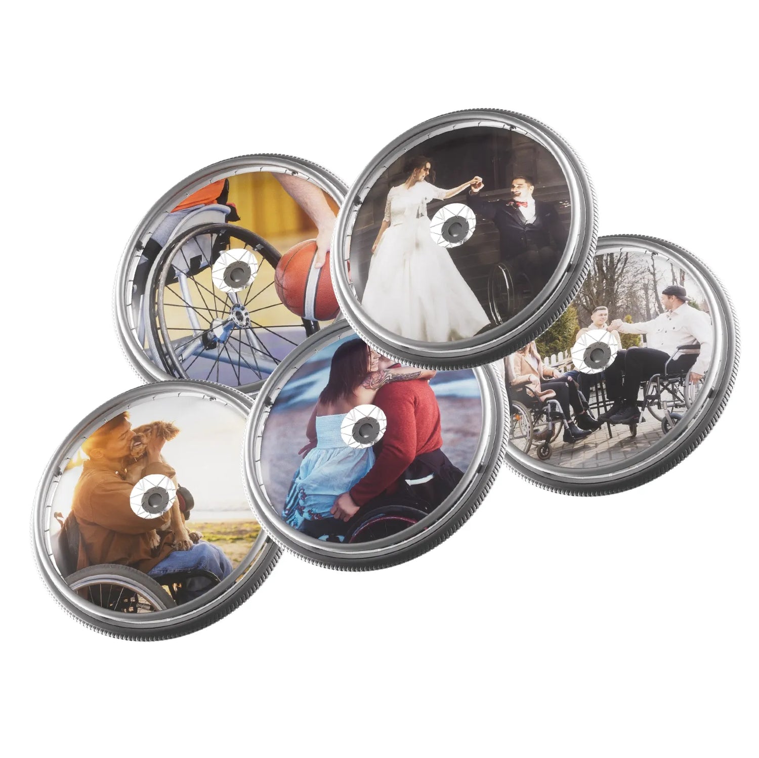 Beispiele maßgefertigter Rollstuhl-Speichenschutz-Designs mit Familienfotos, Hochzeitsbildern, Sportmomenten und Tierporträts