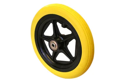 Leuchtend gelbes Rollstuhlrad mit schwarzer 5-Speichen-Nabe und langlebigem Gummireifen für Mobilitätshilfen