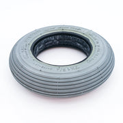 Gefüllter Rollstuhlreifen 7×1¾ (175×40 mm) | C-179 Linienprofil - Grau